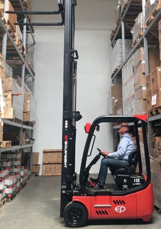 Chariot élévateur 3 roues Occasion 2T électrique levée 4m80 – Image 3