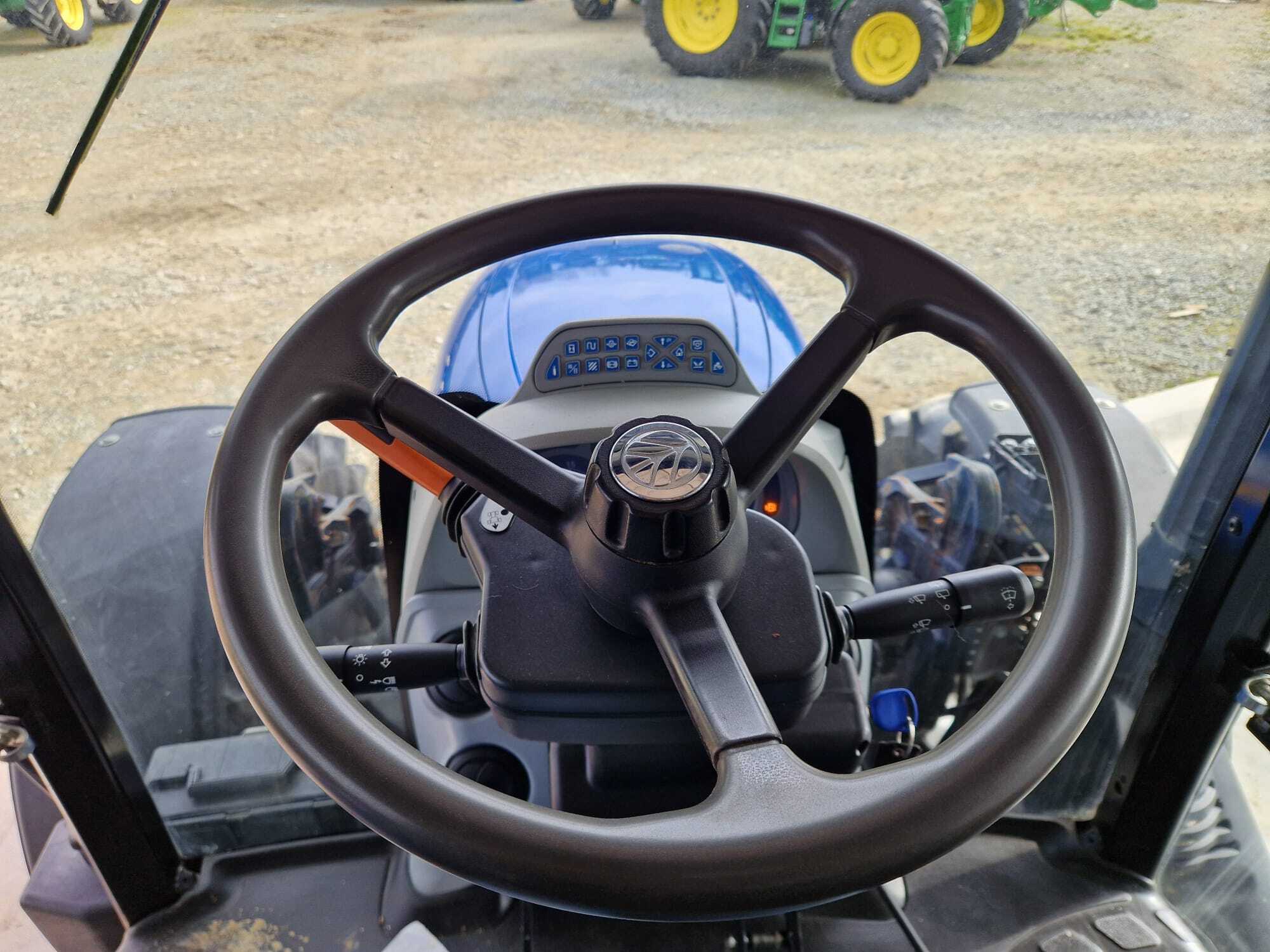 Tracteur New holland Electro Occasion command T6.120 – Image 25