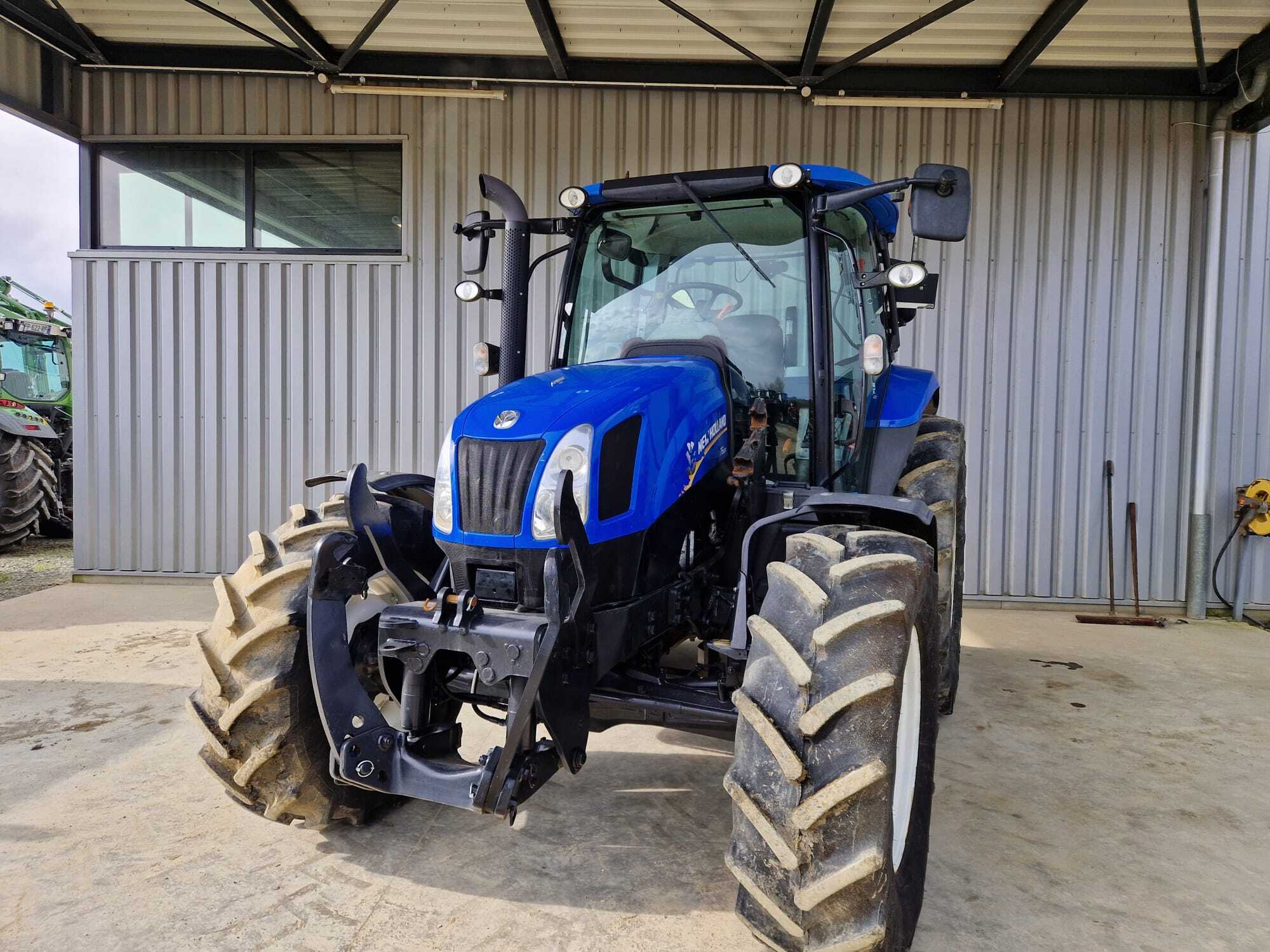 Tracteur New holland Electro Occasion command T6.120 – Image 10