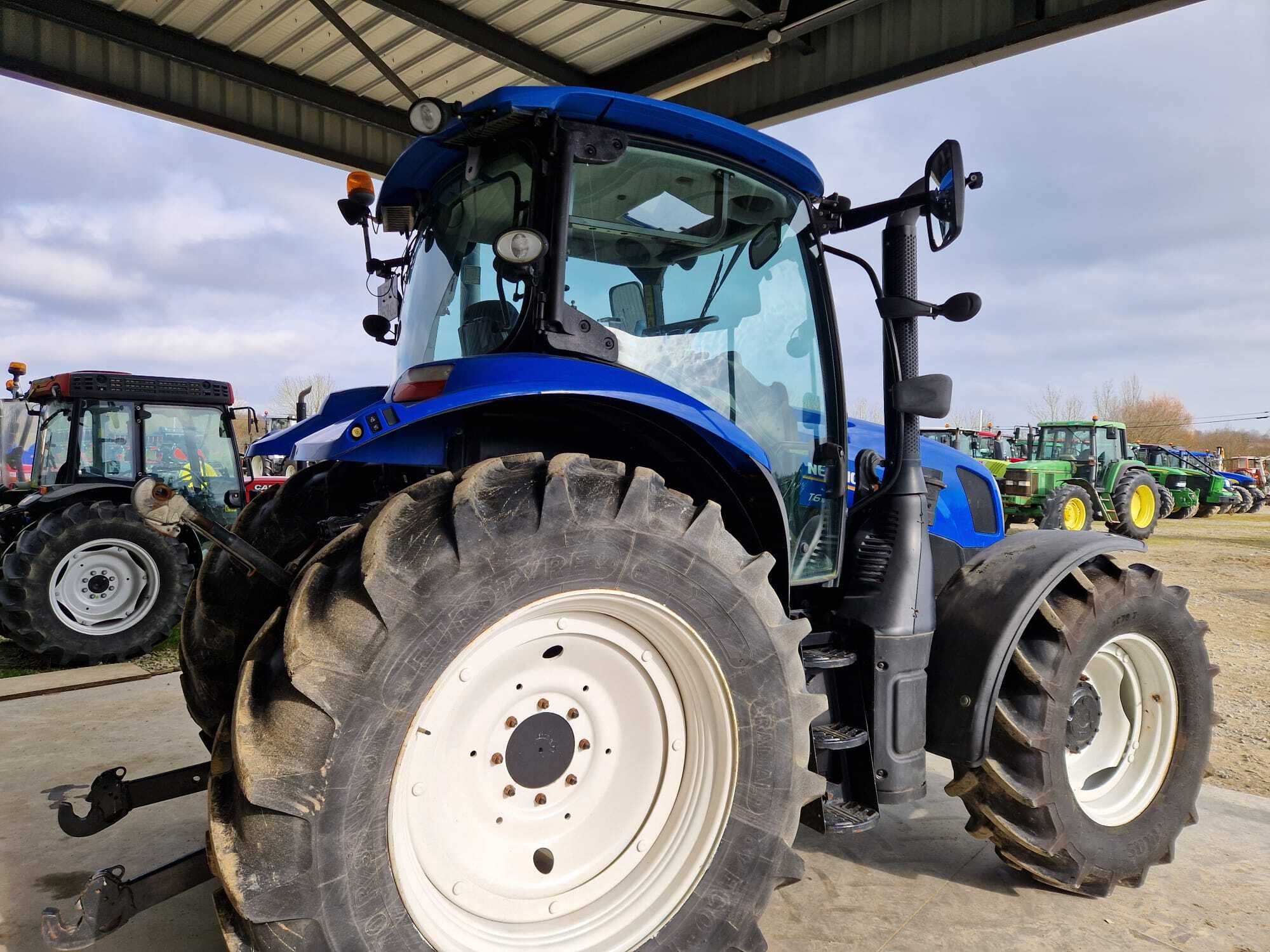 Tracteur New holland Electro Occasion command T6.120 – Image 13
