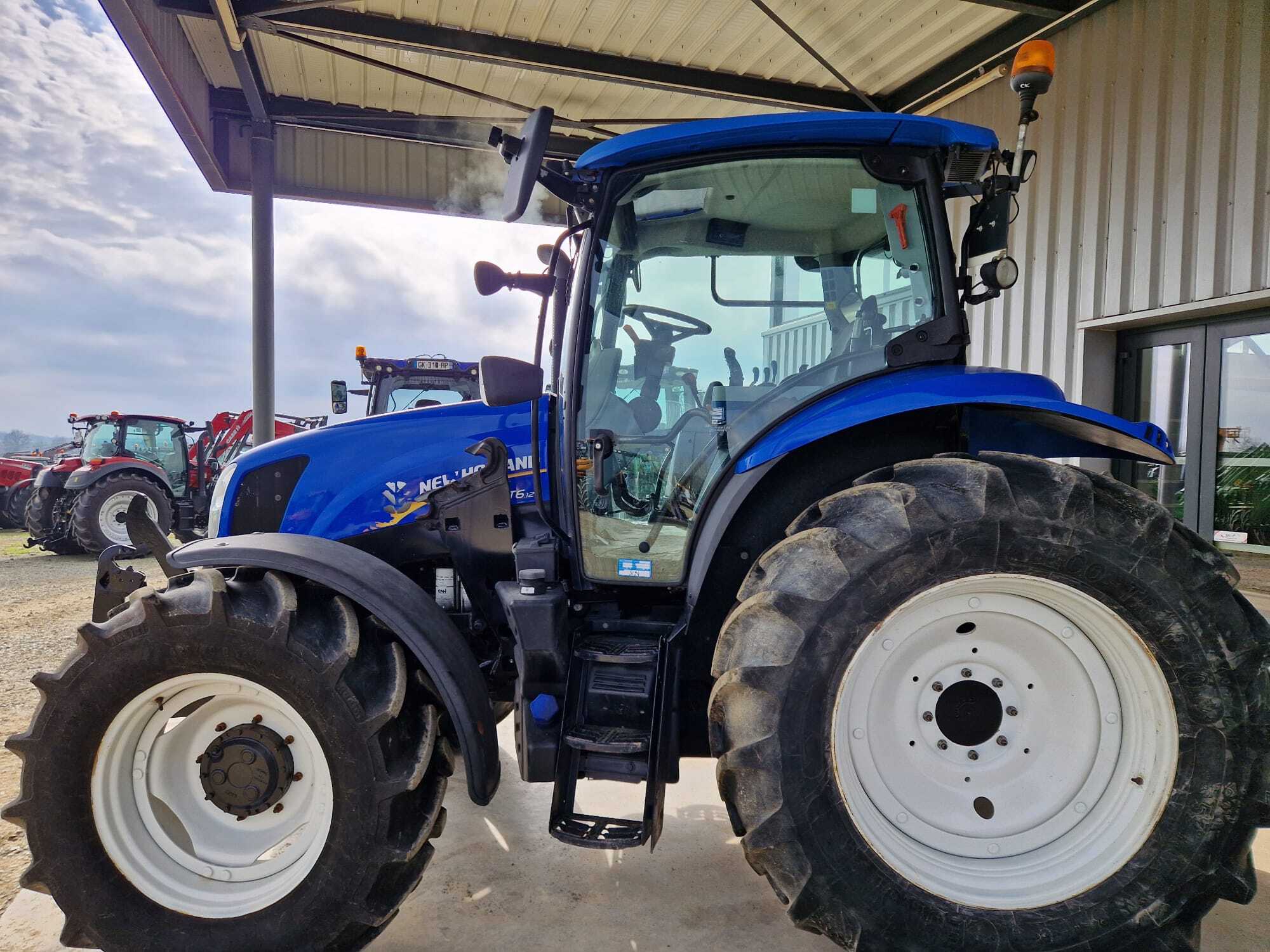 Tracteur New holland Electro Occasion command T6.120 – Image 15