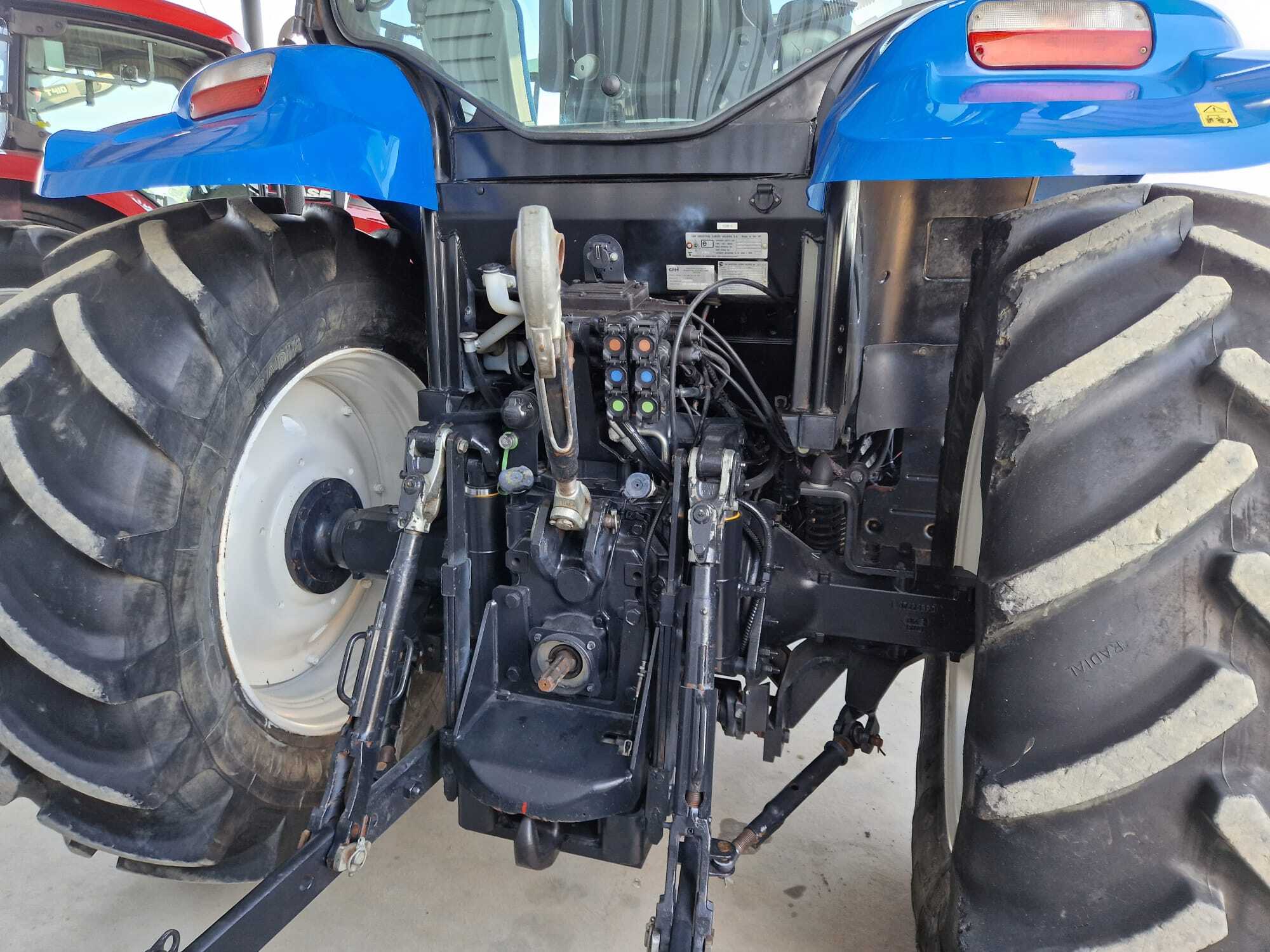 Tracteur New holland Electro Occasion command T6.120 – Image 17
