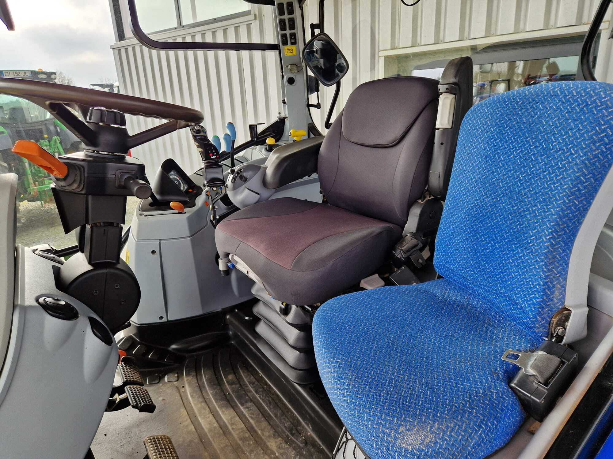 Tracteur New holland Electro Occasion command T6.120 – Image 23