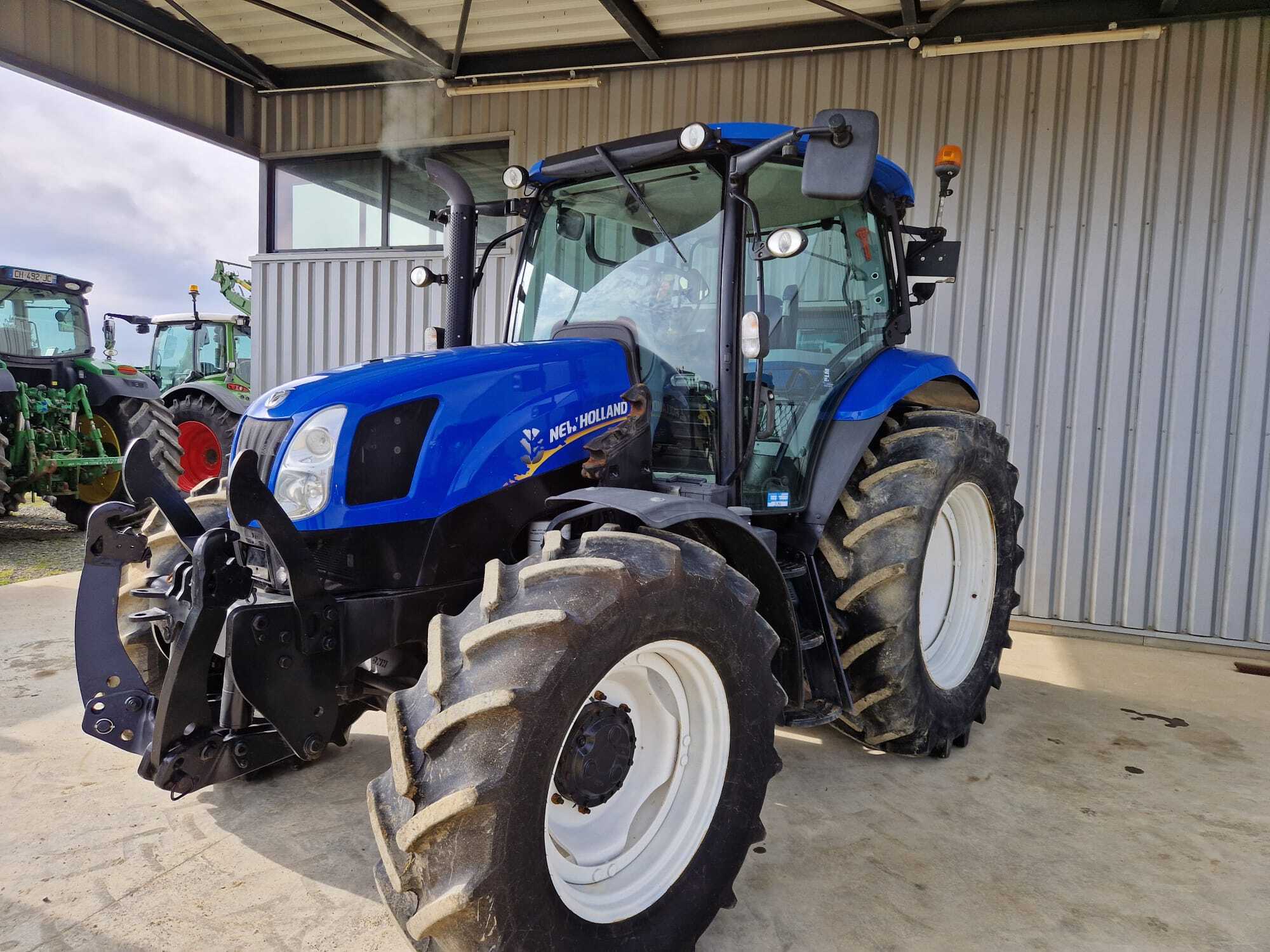 Tracteur New holland Electro Occasion command T6.120 – Image 8